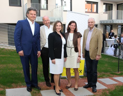 Vorschau Bild von Gruppenfoto Reinlgasse Übergabe