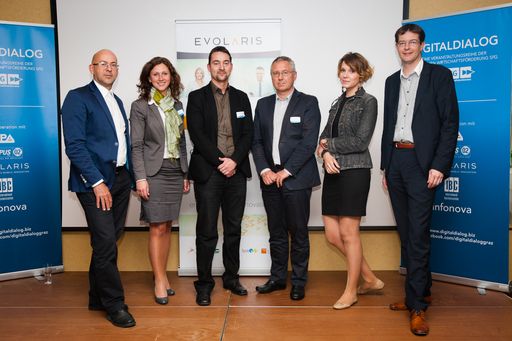 Im Bild v.l.n.r. Dieter Matuschek (Marketing
Leiter, ShoppingCity Seiersberg), Katharina Heil (Gründerin und CEO
well LINKED), Martin Schumann (Leiter Smart Commerce, evolaris),
Peter Horvath (Partner, Institute of Brand Logic), Kristina
Forstlechner (Gründerin und CEO Mützenmafia), Christian Kittl
(Geschäftsführer evolaris).