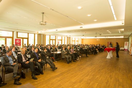 Vorschau Bild von Die Teilnehmer der EPCON kurz vor der Verleihung
des Awards.