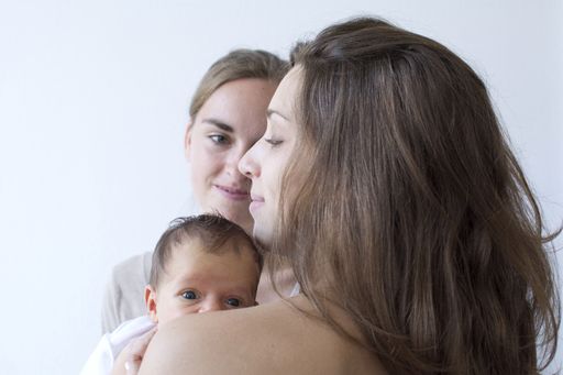  Hebammen geben der Frau schon in der
Schwangerschaft Sicherheit und betreuen sie und ihr Baby auch in den
Wochen und Monaten nach der Geburt.