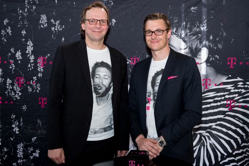 Andreas Bierwirth, CEO T-Mobile, und Thomas Kicker,
CCO T-Mobile, stellen bei der Pressekonferenz TEST, T-Mobile Einfach
Selber Testen, vor.