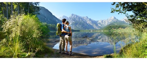 Vorschau Bild von Romantik pur: Wandern am Almuferweg wie hier am
Almsee mit dem Toten Gebirge im Hintergrund.