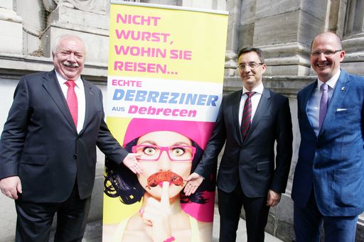  http://www.apa-fotoservice.at/galerie/6595 Im
Bild v.l.n.r.: Dr. Michael Häupl (Bürgermeister von Wien), Dr.
László Papp (Bürgermeister von Debrecen) und Dir. Balázs Kovács
(Ungarisches Tourismusamt Wien)