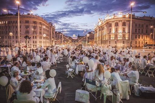  Pîcnic en Blanc 2014 am Schwarzenbergplatz
(21.06.2014)