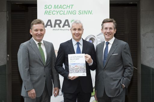  http://www.apa-fotoservice.at/galerie/6670 Im Bild
v.l.n.r.: Ing. Werner Knausz (Vorstand ARA), Mag. Alfred Berger
(Aufsichtsratsvorsitzender ARA) und Hon. Prof. Dr. Christoph Scharff
(Vorstand ARA).
