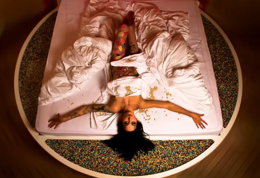 Vorschau Bild von Schlafen auf großer Pille: Im
Merck-Businesszimmer im "Hotel Erlebnis Post" in Spittal an der Drau
muss man sich drei Mal täglich ausruhen.