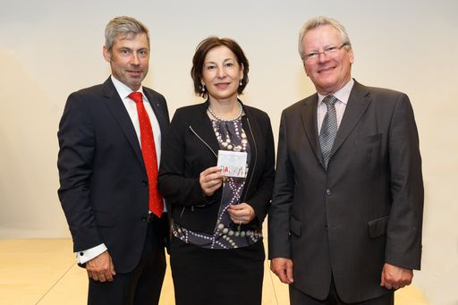 Mag. Helmut Brandl, GF der Buchhaltungsagentur
BHAG, Mag. Marina Mollatz, Aufsichtsrats-Vorsitzende der BHAG und
Ex-Staatssekretär Dr. Alfred Finz.