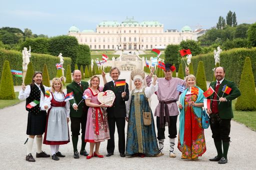  EUROWIESN NIGHT - Wiener Wiesn-Fest feiert größte
Trachtenparty Europas.
