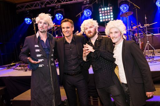 Vorschau Bild von VAZ Geschäftsführer René Voak mit Johann Sebastian
Bass