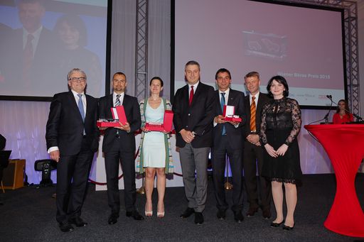  Wiener Börse Preis 2015 – Medienarbeit
ausgezeichnet: Wolfgang Eder (voestalpine), Peter Felsbach
(voestalpine), Bettina Schragl (Immofinanz), Oliver Schumy
(Immofinanz), Peter Umundum (Österreichische Post), Wolfgang
Nedomansky (APA-Finance), Diana Neumüller-Klein (C.I.R.A.)