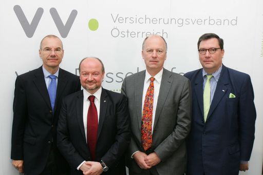 Vorschau Bild von http://www.apa-fotoservice.at/galerie/6648 Im Bild
v.l.n.r.: Dr. Wolfram Littich (VVO-Vizepräsident und
Vorstandsvorsitzender der Allianz Gruppe in Österreich) Mag. Leopold
Löschl (Leiter des Cybercrime-Competence-Center des
Bundeskriminalamtes) Dr. Othmar Thann (Direktor des KFV) Dr. Louis
Norman-Audenhove (Generalsekretär des österreichischen
Versicherungsverbandes VVO)