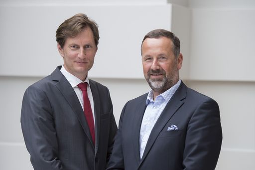  http://www.apa-fotoservice.at/galerie/6703 Im Bild
v.ln.r.: DI Sebastian Spaun, Geschäftsführer der Vereinigung der
Österreichischen Zementindustrie und Mag. Rudolf Zrost,
Vorstandsvorsitzender der Vereinigung der Österreichischen
Zementindustrie, Geschäftsführer der Unternehmensgruppe Leube.
