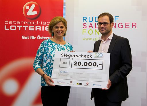 Mag. Bettina Glatz-Kremsner und Dr. Rudolf Dömötör
übergeben den Scheck.