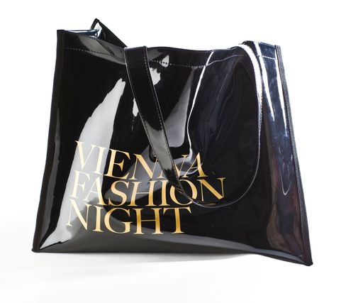 Vorschau Bild von Die Charity Bag gibt's um 10 Euro