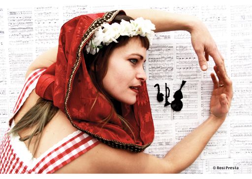 Vorschau Bild von Meetin`Moa sorgt am Freitag, 5. Juni um 17 Uhr am Papagenoplatz
mit mitreißender Gute-Laune-Musik für gute Stimmung.
