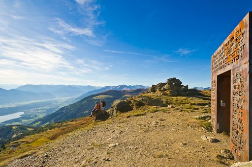 Vorschau Bild von In Kärnten warten nicht nur warme Badeseen
sondern auch ausgedehnte Wandertouren. Eine besonders romantische:
Der "Weg der Liebe. Sentiero dell´Amore” und das Granattor in der
Region Millstätter See.