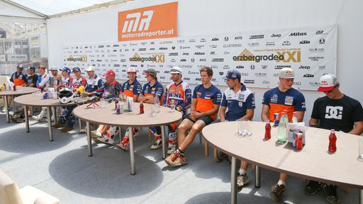  EISENERZ,AUSTRIA,04.JUN.15 - MOTORSPORTS,
MOTORCYCLE, MOTOCROSS - Erzbergrodeo, press conference. Image shows
Karl Katoch (Erzbergrodeo/ middle) with participants..Photo: GEPA
pictures/ Christian Walgram