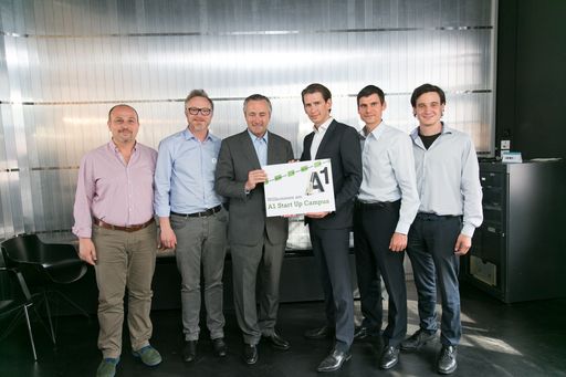  Im Bild v.l.n.r.: Andrea Galizia (CEO Keynto) ,
Christian Adelsberger (CEO Parkbob), Hannes Ametsreiter
(Generaldirektor A1), Außenminister Sebastian Kurz, Domagoj Dolinsek
(CEO DefectRadar), Daniela Marischka (CEO Flatout Technologies)