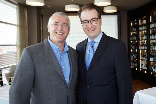  http://www.apa-fotoservice.at/galerie/6749 Im Bild
v.l.n.r.: Prim. Dr. Leonhard Loimer, Gründer der
KinderWunschKliniken Dr. Loimer und Prim. Dr. Mathias Brunbauer,
Ärztlicher Direktor KinderWunschKlinik Wien