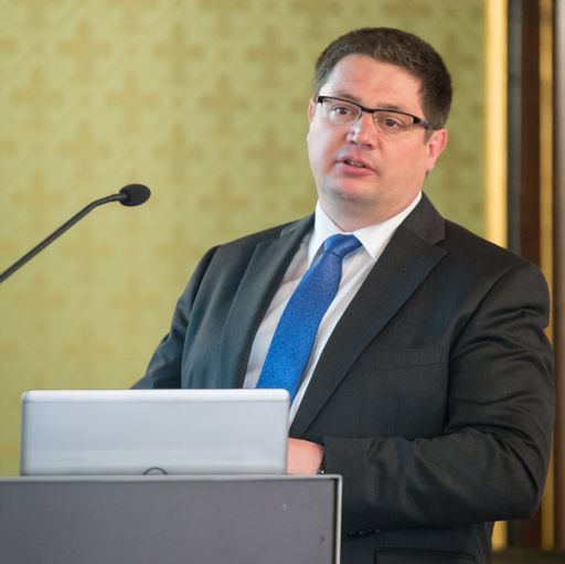 Univ.-Prof. Dr. Georg Schitter, TU Wien/Institut für
Automatisierungs- und Regelungstechnik, steht der GMAR als Präsident
vor.