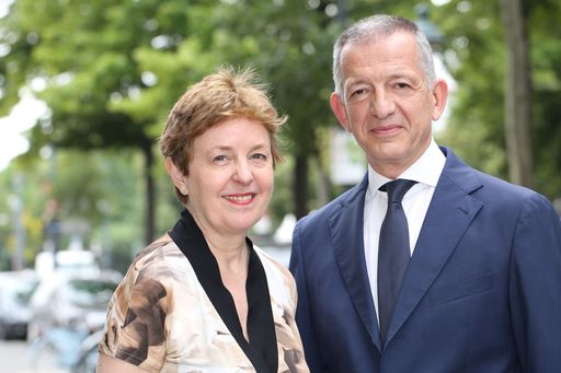  http://www.apa-fotoservice.at/galerie/6788 Im Bild:
Prof. Sonja Puntscher Riekmann (Salzburg Centre of European Union
Studies) und Prof. Stefan Griller (Salzburg Centre of European Union
Studies)