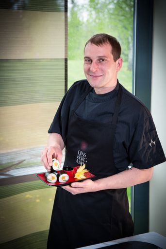 Vorschau Bild von Linsberg Asia Küchenchef Michael Suttner gibt
Tipps, wie Maki garantiert gelingt