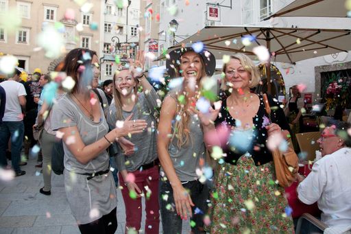 Vorschau Bild von Am Freitag, 26. und Samstag, 27. Juni 2015
belebt das 36. Altstadtfest Kaiviertel das rechte Salzachufer der
Salzburger Altstadt mit Live-Bands, gastronomischer Vielfalt und
tollen Schnäppchen!