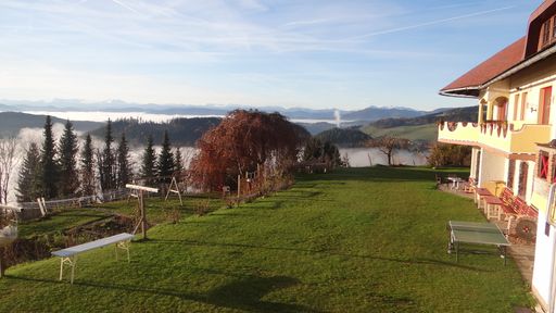 Vorschau Bild von Blick über halb Kärnten - das 1. Ökohotel Österreichs,
ausgezeichnet mit dem österreichischen und europäischen
Umweltzeichen