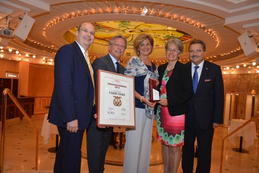  Bundesgeschäftsführer des Veranstalterverbandes
Österreich Mag. iur. Andreas Hüttner, Congress
Casino-Geschäftsführer Dir. Edmund Gollubits, Mag. Bettina
Glatz-Kremsner, Vorstand Casinos Austria AG, Landesrätin Dr. Petra
Bohuslav und Präsident des Veranstalterverbandes Komm. Rat Fritz
Kaufmann.