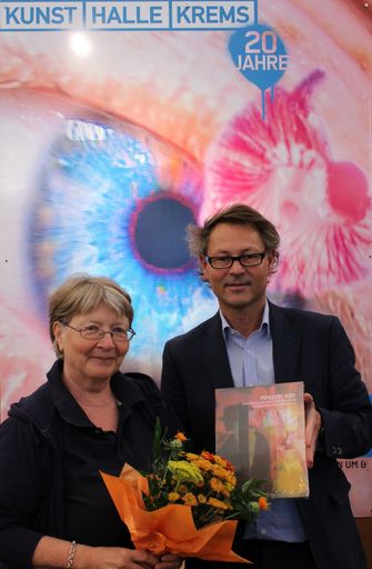  Irene Balta aus Wien und Hans-Peter Wipplinger,
Direktor der Kunsthalle Krems