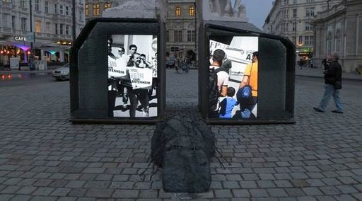 „Déjà-vu“, eine Videointervention, am 18.6., um 21
Uhr, 24 Stunden lang.