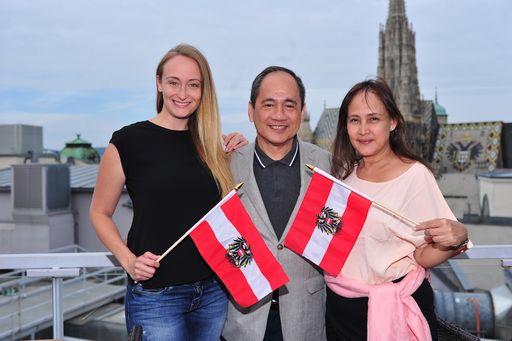 Vorschau Bild von Im Bild v.l.: Sina Schmid, Ramon Monzon, Lorraine
Schuck