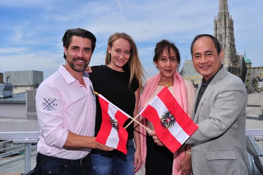 Vorschau Bild von Im Bild v.l.: Andreas Seidl - Sina Schmid –-
Lorraine Schuck - Ramon Monzon