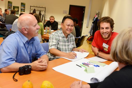 Vorschau Bild von Gesprächs- und Arbeitsrunde mit Studierenden und
Vortragenden des MSc-Programmes