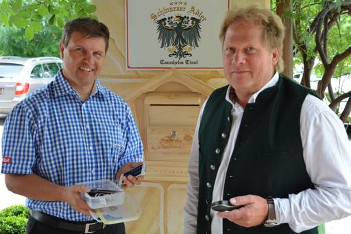  Mit dem neuen Geocaching-Angebot und bald über
300 versteckten Caches spricht das Hotel Schwarzer Adler im
Tannheimer Tal ein neues Wander- und Abenteuerpublikum an.