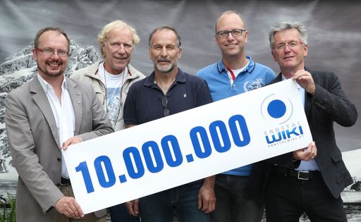  Von links: Initiatoren und Träger des äußerst
erfolgreichen EnnstalWikis: Mag. Ernst Trummer, Helmut Strasser,
Ewald Gabardi, Martin Huber, Mag. Norbert Linder (Obmann).
Fotocredit: Silke Resch - Abdruck honorarfrei