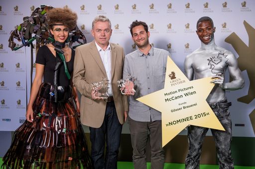 Sigurd Aulibauer, Brau Union Österreich, und Sebastian Thell,
McCann, mit den "Green Panther"-Trophäen in Gold und Silber.