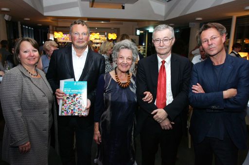 http://www.apa-fotoservice.at/galerie/6813 Im Bild
v.li.n.re: Mag.a (FH) Gabriele Langer, Kaufmännische Direktorin
(design.), Leopold Museum, Mag. Peter Weinhäupl, Kaufmännischer
Direktor, Leopold Museum, Dr. Elisabeth Leopold, Vorstandsmitglied,
Leopold Museum, SC Dr. Helmut Moser, Vorstandsvorsitzender, Leopold
Museum, Mag. Hans-Peter Wipplinger, Museologischer Direktor
(design.), Leopold Museum