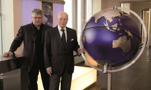 Familienunternehmer: Professor Hans Georg Näder
(links) und sein 2009 verstorbener Vater Dr. Max Näder.