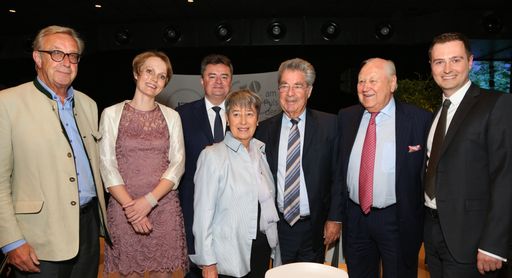 http://www.apa-fotoservice.at/galerie/6824 Im Bild
v.l.n.r.: Dr. Gerhard Wildmoser (Eigentümervertreter IFES); Dr. Eva
Zeglovits (GF IFES); Hermann Wasserbacher (GF IFES); Margit Fischer;
Bundespräsident Dr. Heinz Fischer; Karl Blecha (IFES
Gründungsmitglied und Eigentümervertreter), Dr. Reinhard Raml,
Geschäftsführer.