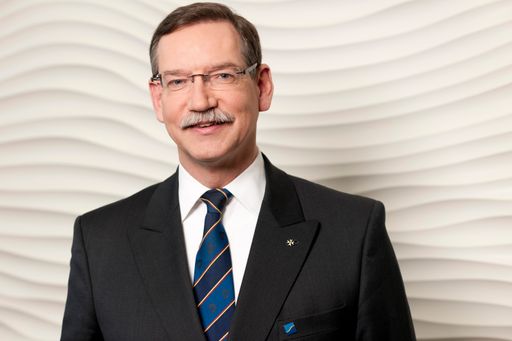 Mag. Nikolai de Arnoldi wurde vom Aufsichtsrat der
HYPO NOE Gruppe in seiner Funktion als Risiko- und Finanzvorstand
auf fünf Jahre verlängert