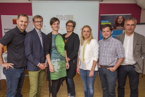 http://www.apa-fotoservice.at/galerie/6778/
Veranstalter und Vortragende im Bild v.l.n.r.: Karl Kowald, Andreas
Raab, Susanne Hartinger, Karin Thiller, Ines Eschbacher, Werner
Aschenbrenner, Jürgen Kapeller.