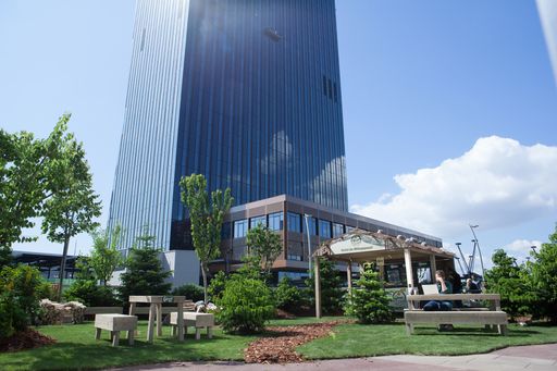 Gösser NaturGold rettet die Mittagspause mit Überraschungs-Oase