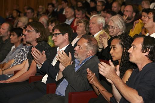 Vorschau Bild von http://www.apa-fotoservice.at/galerie/6851/
Nominierte und Publikum bei der Verleihung des
Objektiv-Pressefotopreises 2015 im MuTh, Konzertsaal der Wiener
Sängerknaben.