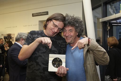 Vorschau Bild von http://www.apa-fotoservice.at/galerie/6851/
Objektiv-Preisträger: Christian Fischer, Gesamtsieger 2015, und
Matthias Cremer, Gesamtsieger 2014.