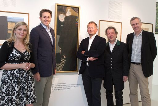 http://www.apa-fotoservice.at/galerie/6822/ Das
Klimt-Originalgemälde 2015 am Attersee 26.06.2015. Im Bild v.l.n.r.:
Mag. Sandra Tretter, GF Klimt-Foundation Wien, Dr. Harald Mahrer,
Staatssekretär im BM für Wissenschaft, Forschung und Wirtschaft,
Mag. Peter Weinhäupl, Dir. Leopold Museum Wien, Dr. Michael Franz, 
DDr. Christoph Thun-Hohenstein, Dir. MAK/Österreichisches Museum 
für angewandte Kunst, Wien.