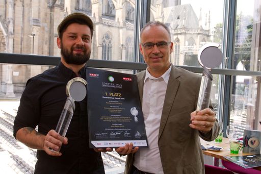 Vorschau Bild von Paul Gürtler, Geschäftsführer vom
„pauls.küche.bar.greisslerei“ mit Mag. Edi Altendorfer,
Geschäftsführer der Netzwerk Gruppe in pauls Bar.