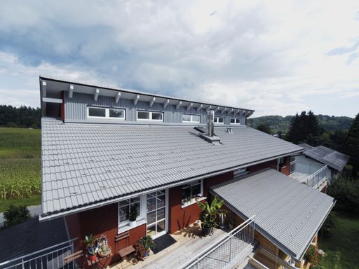  Bramac Dachsteine mit Protector Plus-Oberfläche sind in vielen
unterschiedlichen Farben und Modellen erhältlich.