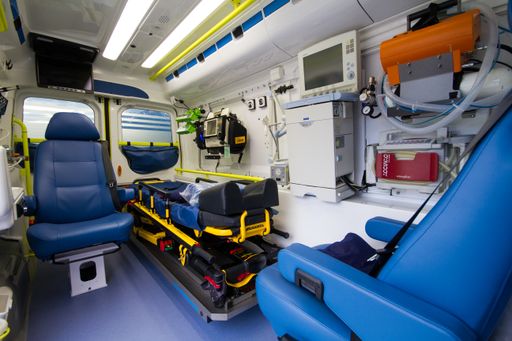  Erstmals vergab IQPT sein Gütesiegel für einen
innovativ konzipierten Notarztwagen der Euroambulance auf Basis
eines Mercedes Sprinter 319, der trotz Komplettausstattung unter 3,5
Tonnen Gesamtgewicht bleibt.