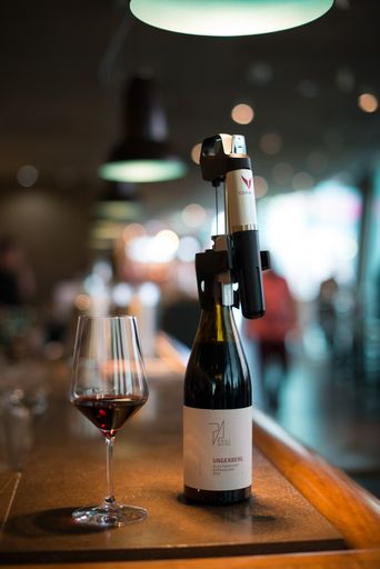 Vorschau Bild von Das neue Coravin-System ermöglicht über 100
offene Weine auf der WEIN & CO-Barkarte